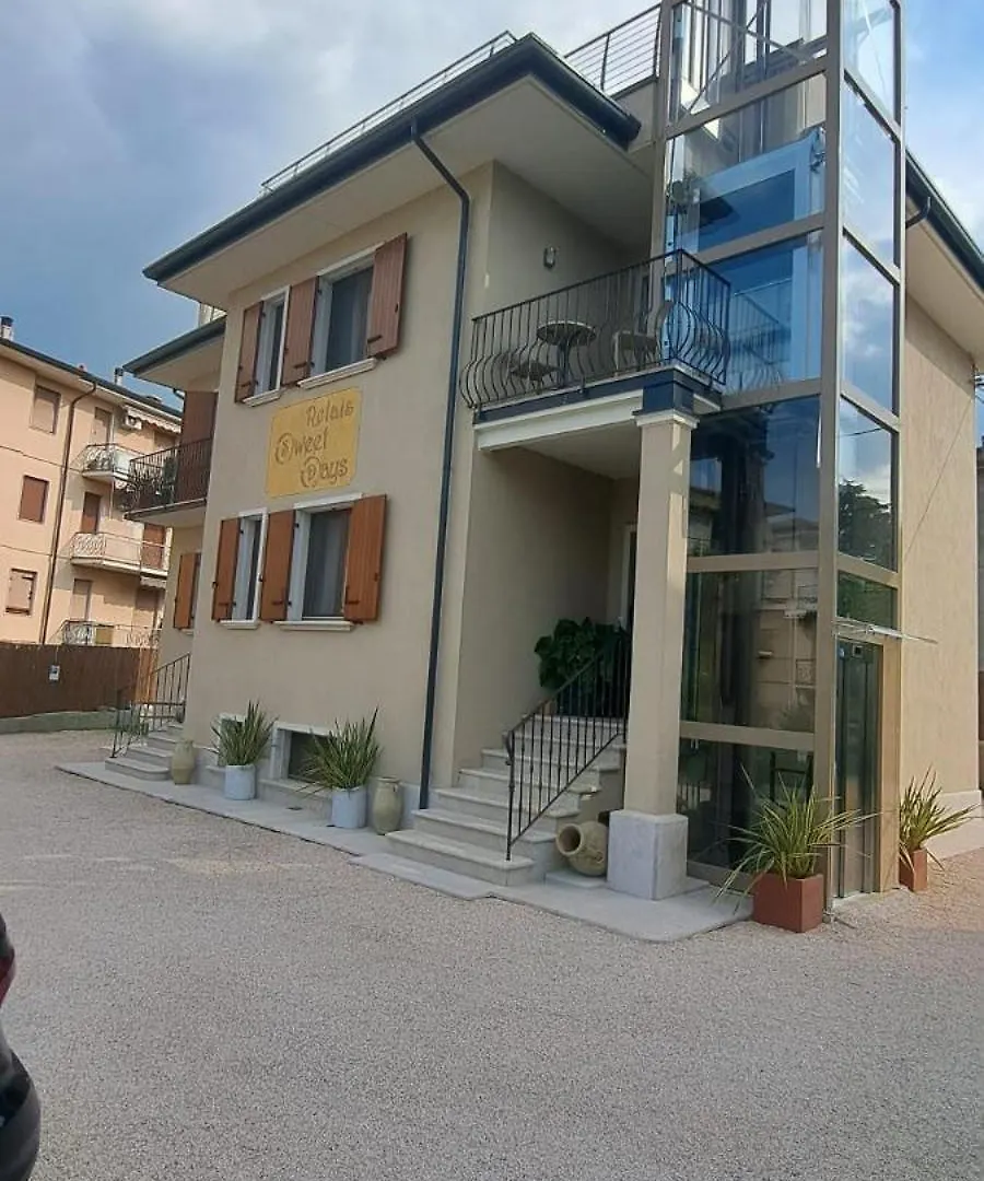 Bed and Breakfast Relais Sweet Days Peschiera del Garda Italia